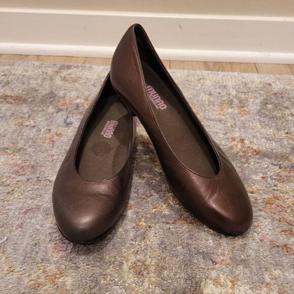 Munro Leather Bronze Flats Size 9W - Picture 1 of 9